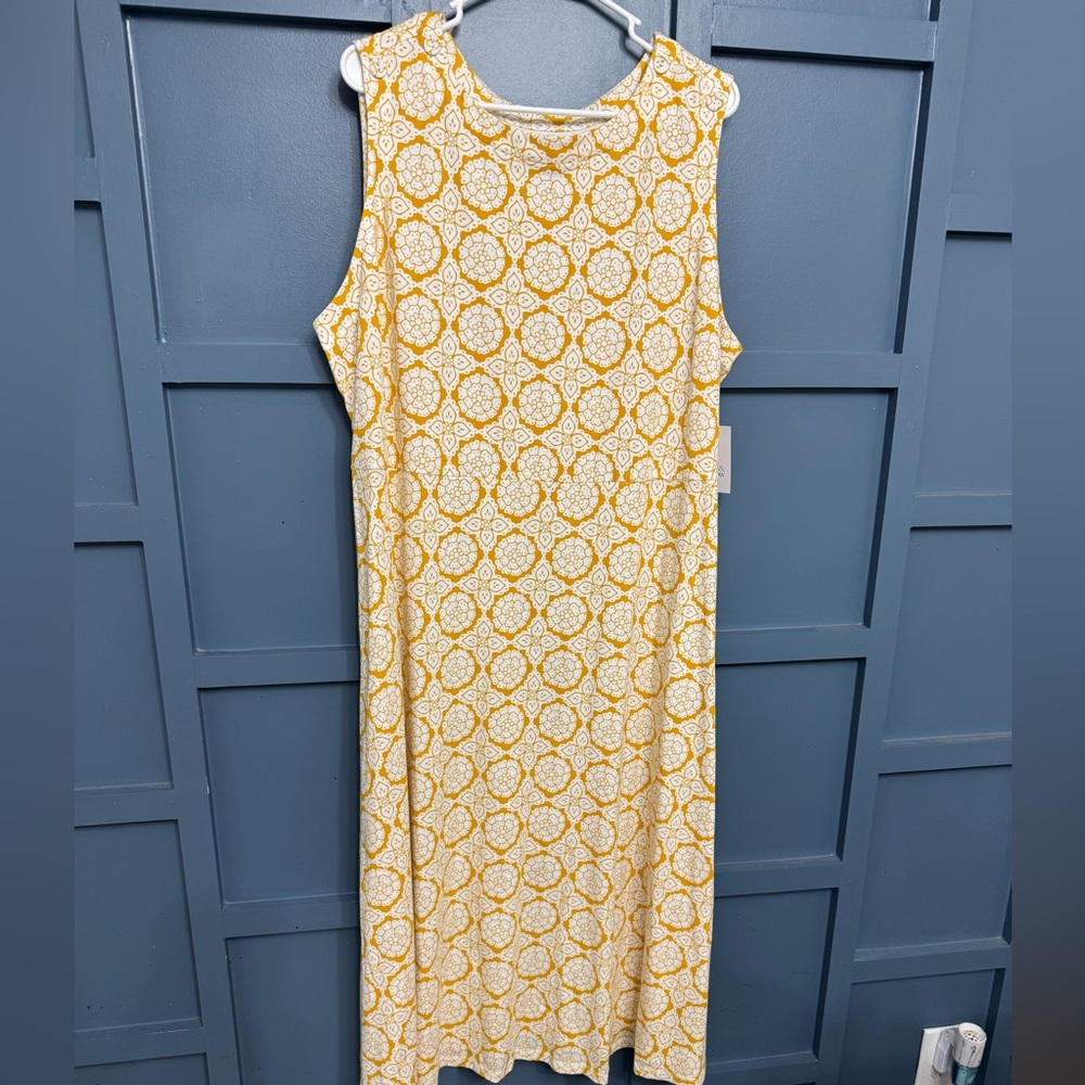 Kohl's White and Cream Sleeveless Sundress Maxi